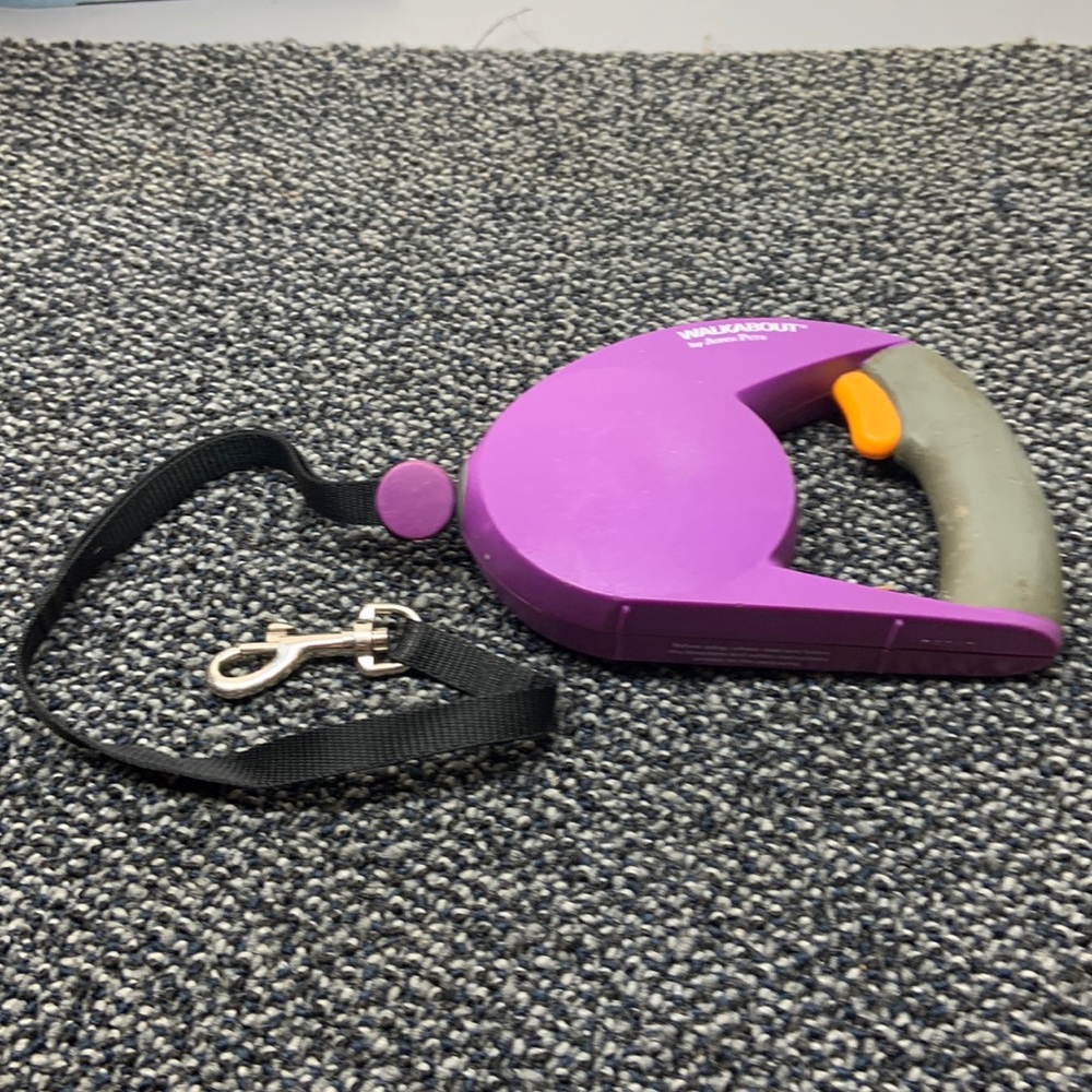 Retractable dog leash
